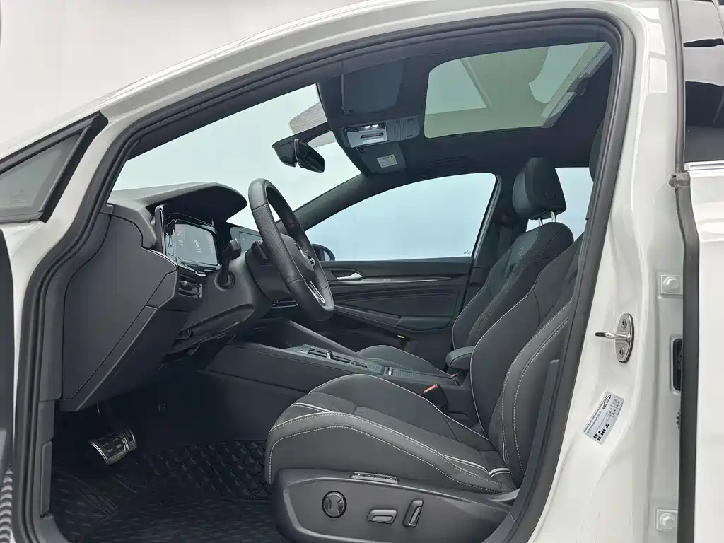 Volkswagen Golf 2024
