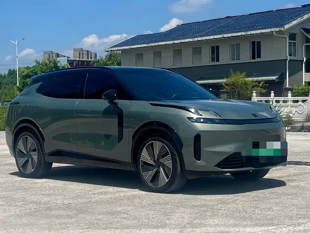 Lynk & Co 08 EM-P 2024