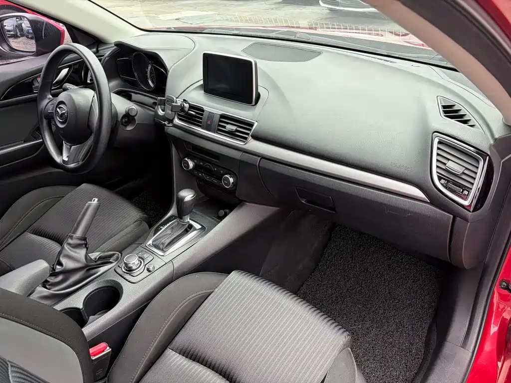 Mazda 3 Axela 2016 — фото 13