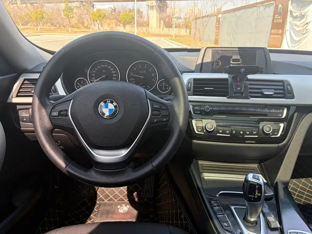BMW 3 Series GT 2017 — фото 11