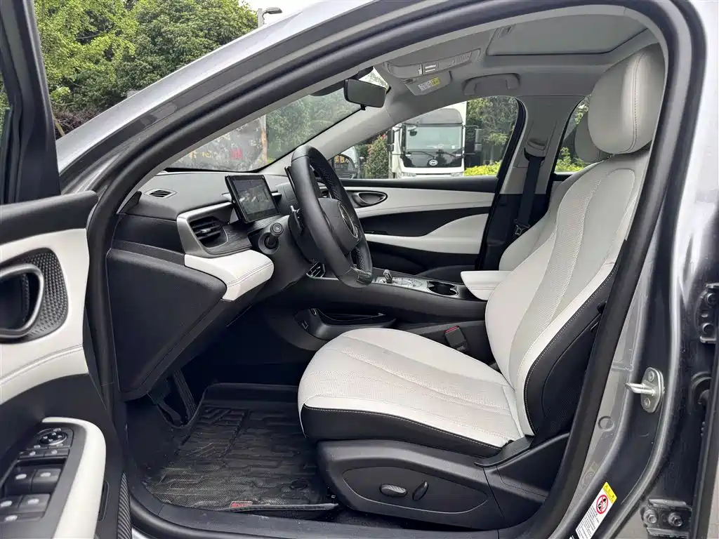 BYD Seal 05 DM-i 2025 — фото 5