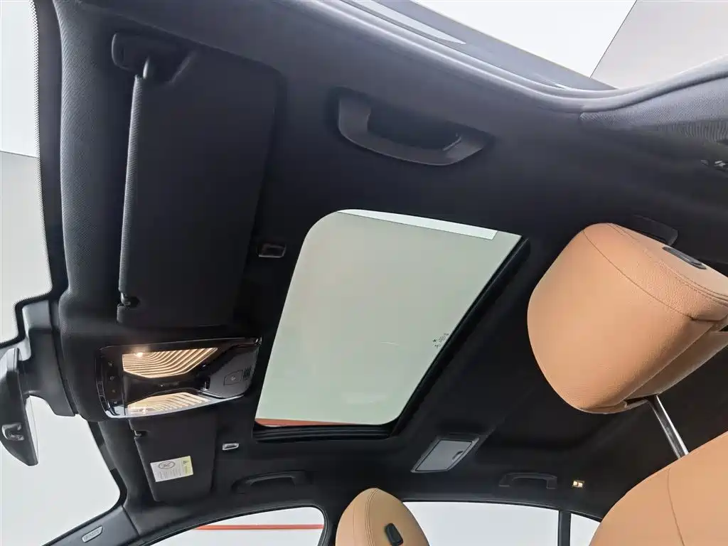 BMW 5 Series 2019 — фото 14