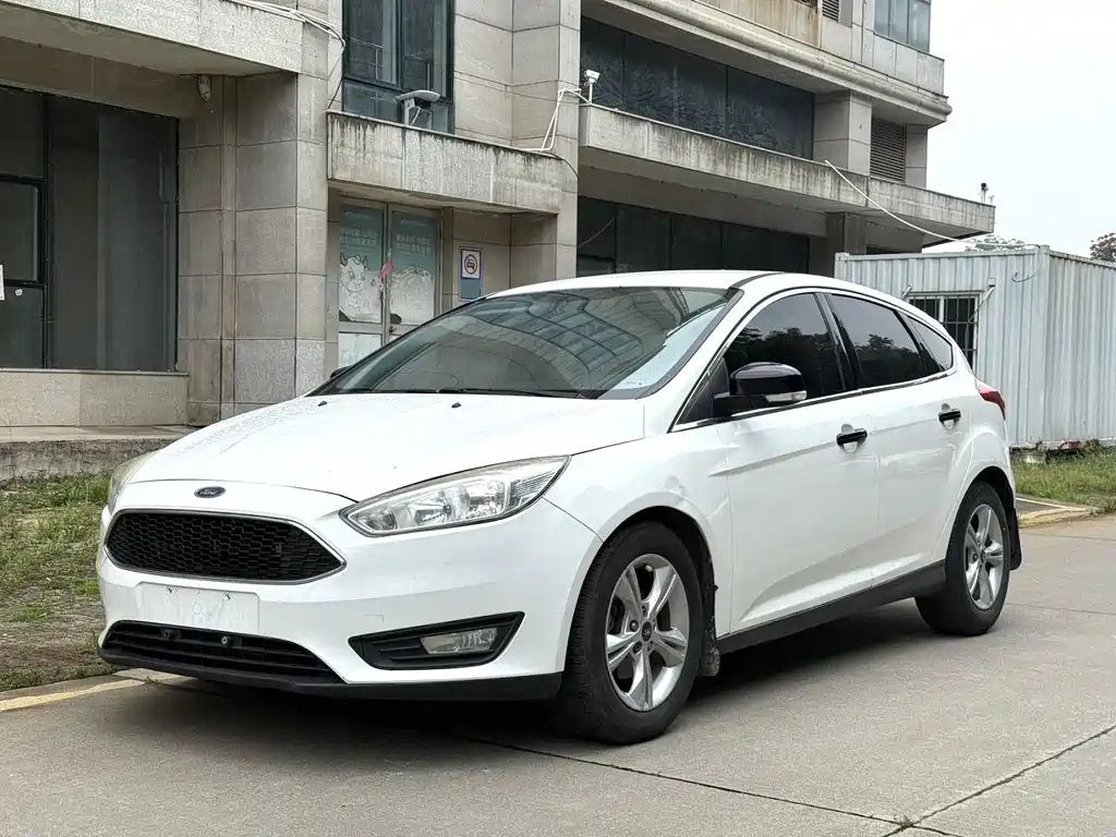Ford Focus 2015 — фото 1