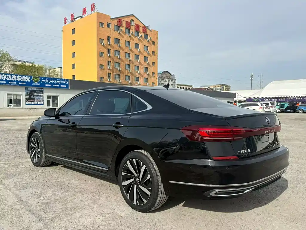 Volkswagen Passat 2023 — фото 7