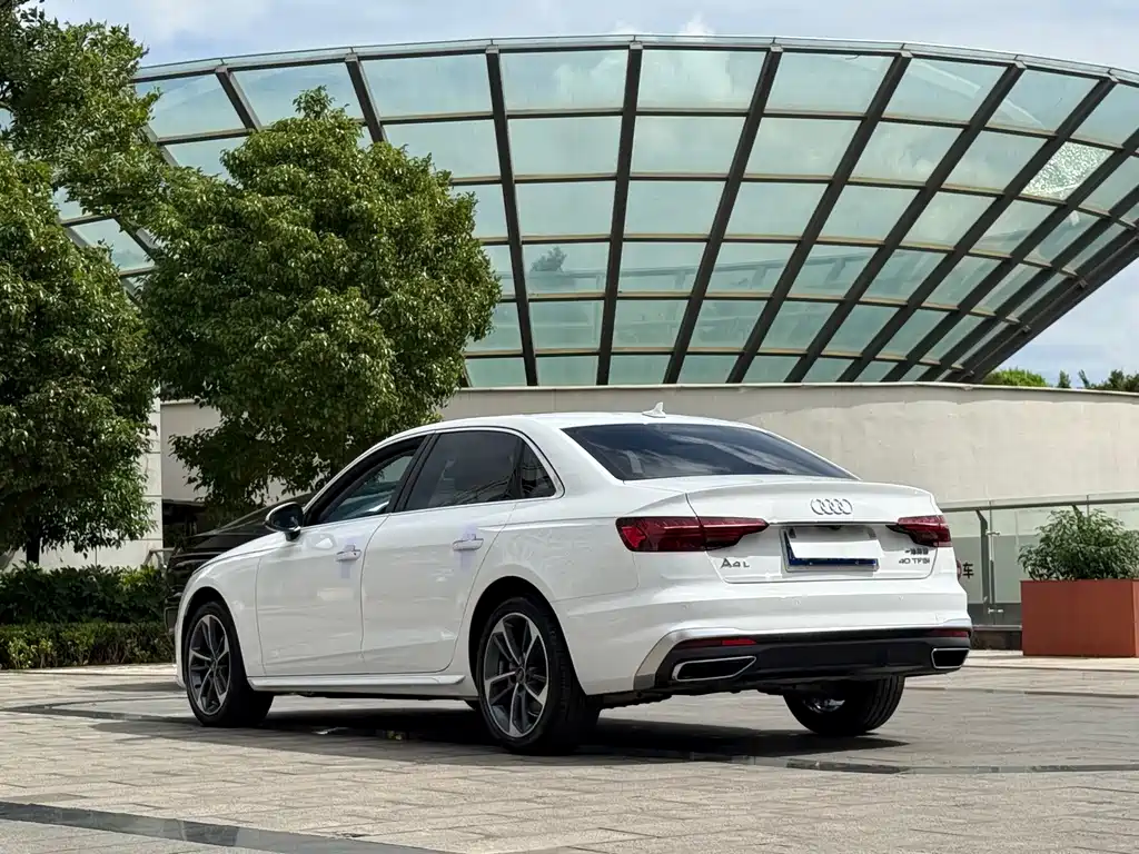 Audi A4L 2022 — фото 9