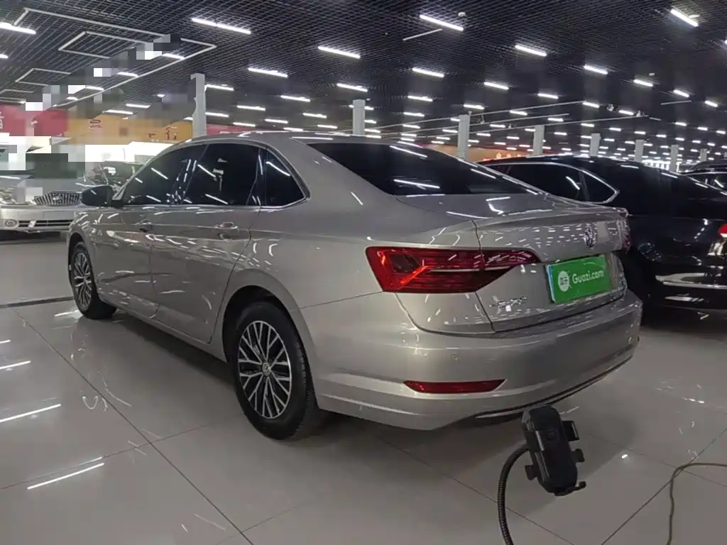 Volkswagen Sagitar 2019