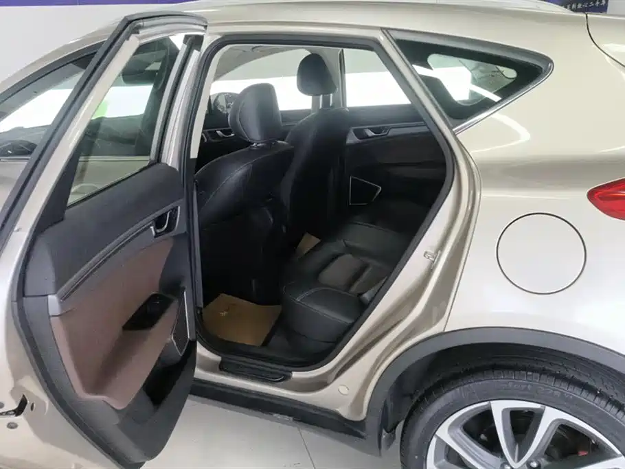 Geely Emgrand GS 2019 — фото 11