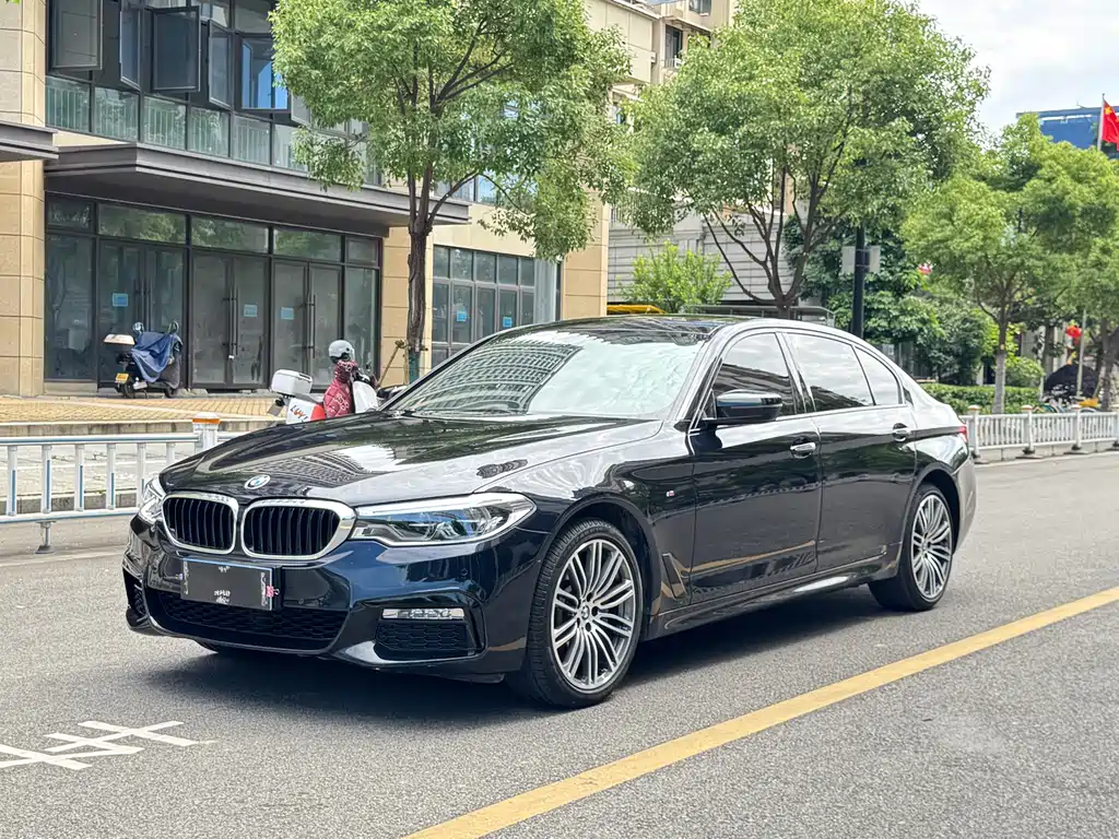 BMW 5 Series 2018 — фото 1