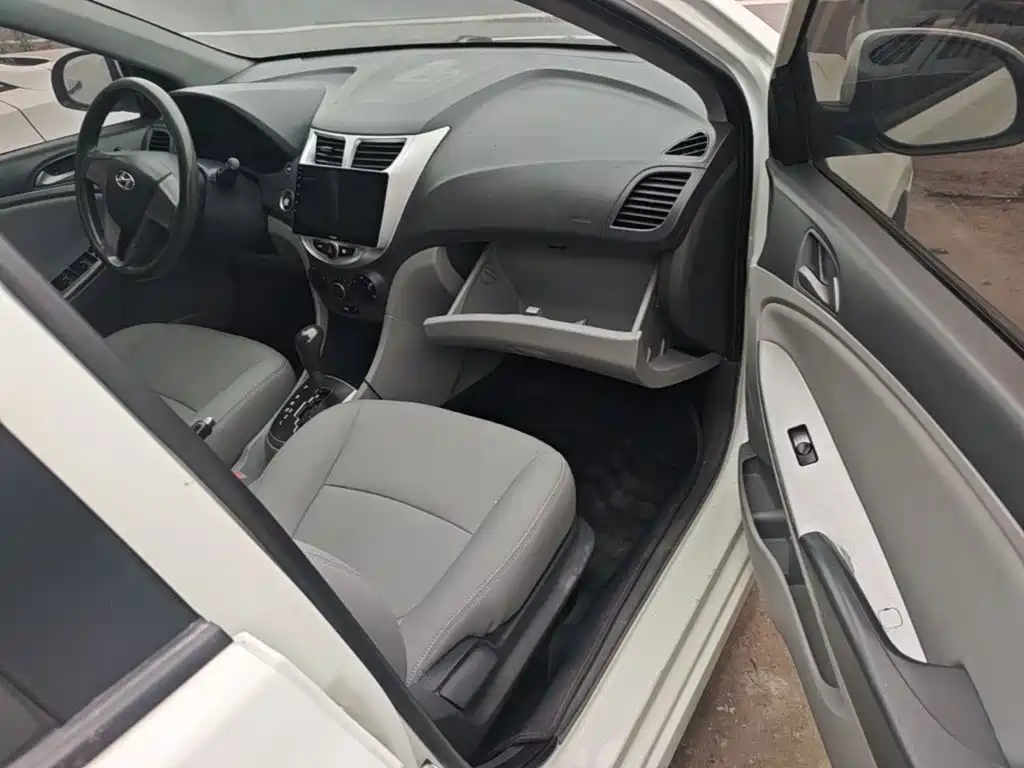 Hyundai Verna 2016 — фото 25