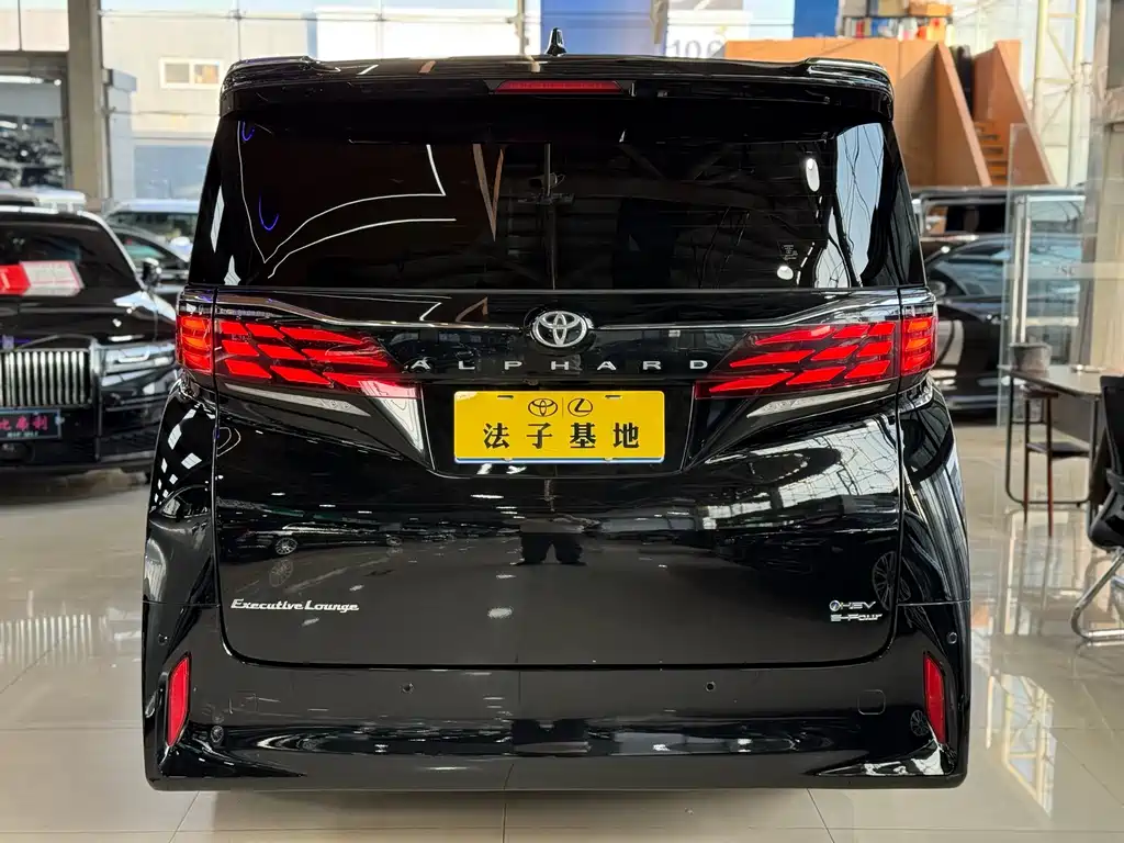 Toyota Alphard 2024 — фото 25