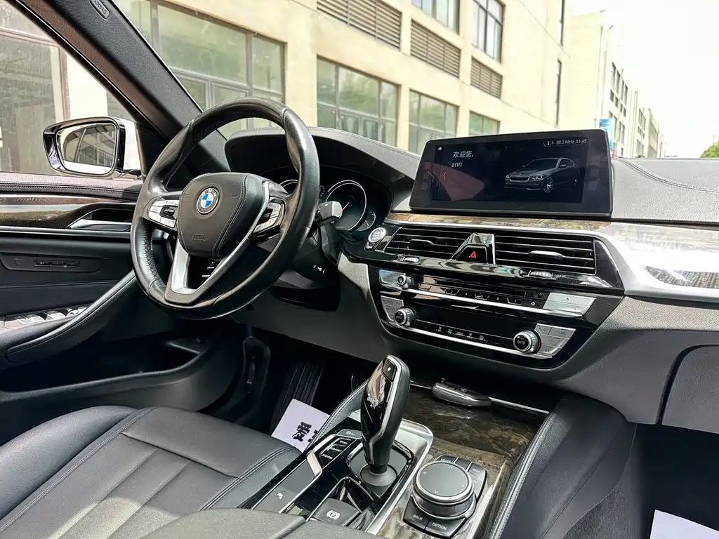 BMW 5 Series 2018 — фото 7