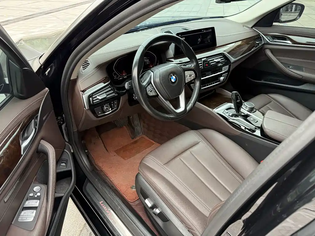 BMW 5 Series 2020 — фото 11