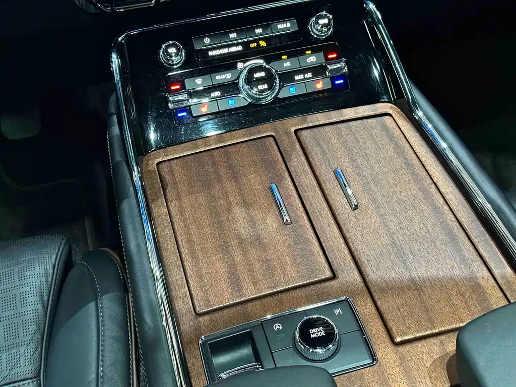 Lincoln Navigator 2023 — фото 18