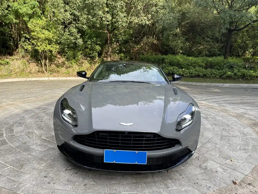 Aston Martin DB11 2019 — фото 4