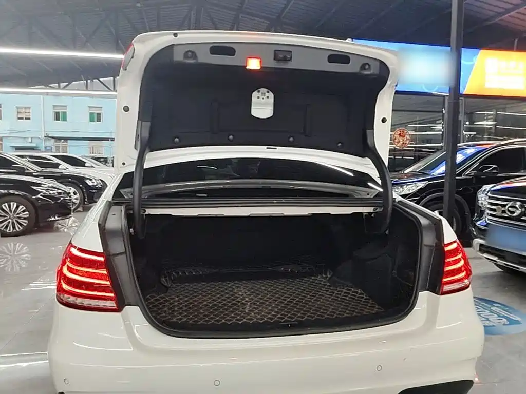 Mercedes-Benz E-Class 2014 — фото 19