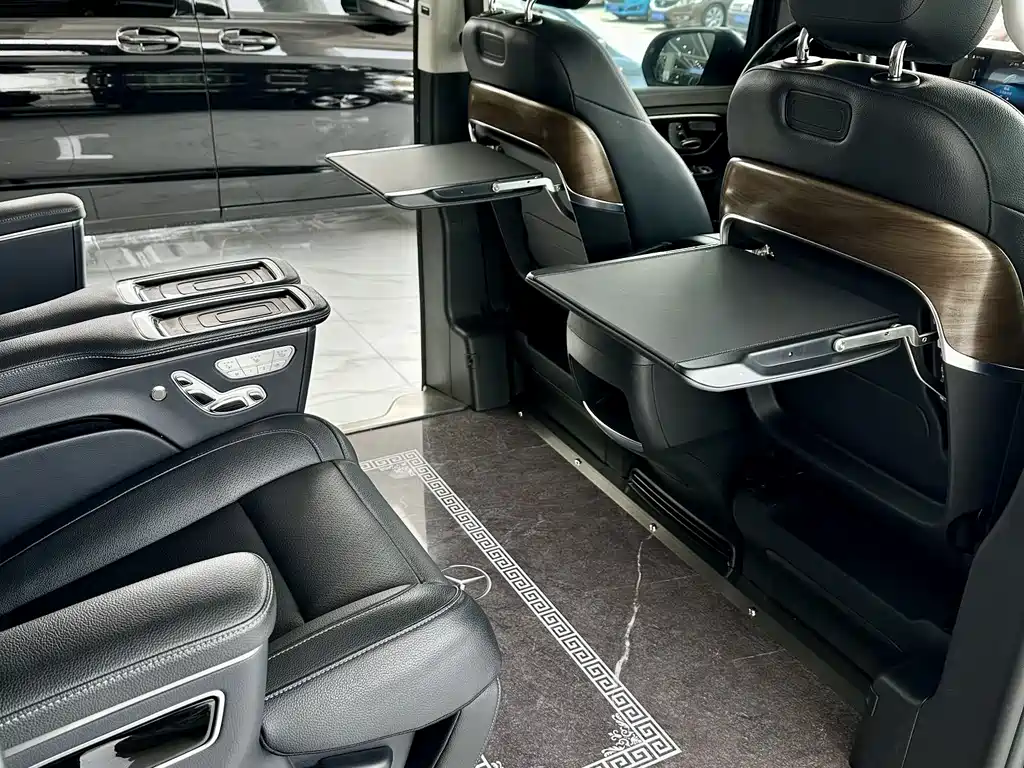 Mercedes-Benz V-Class 2021 — фото 15