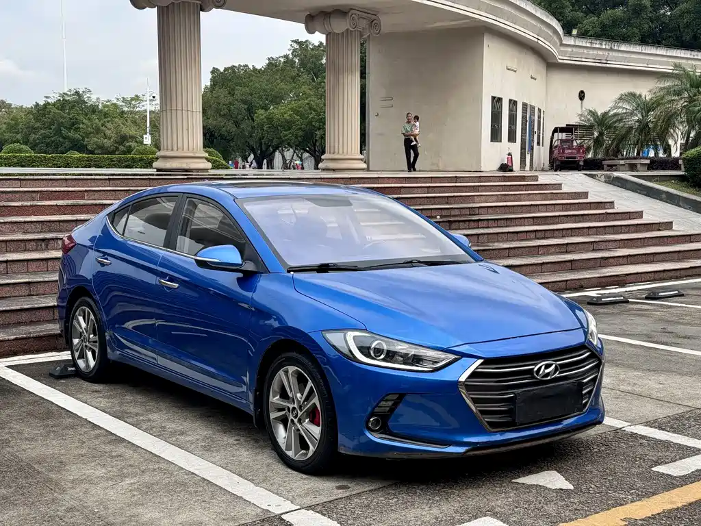 Hyundai Elantra 2018 — фото 3