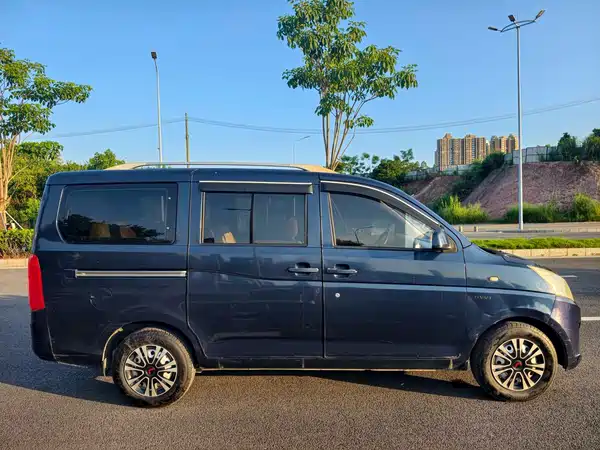 Wuling Rongguang V 2015