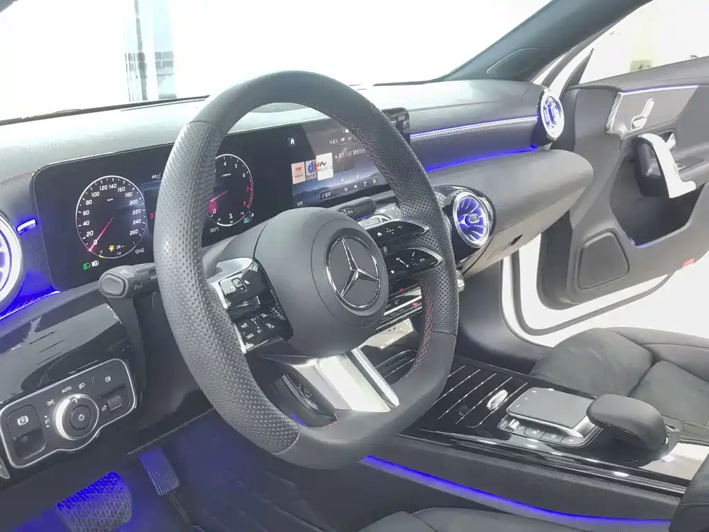 Mercedes-Benz A-Class 2024 — фото 16