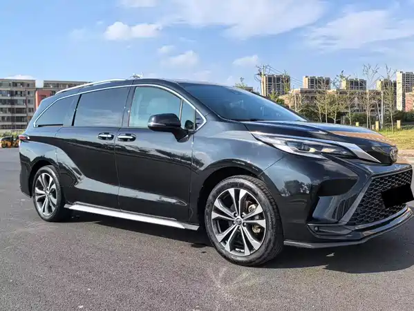 Toyota Granvia 2023