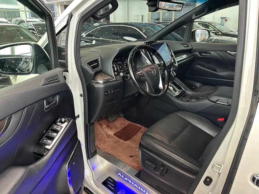 Toyota Alphard 2021 — фото 3