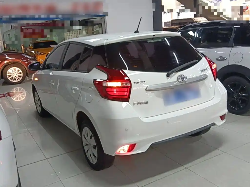 Toyota Yaris L 2018 — фото 5