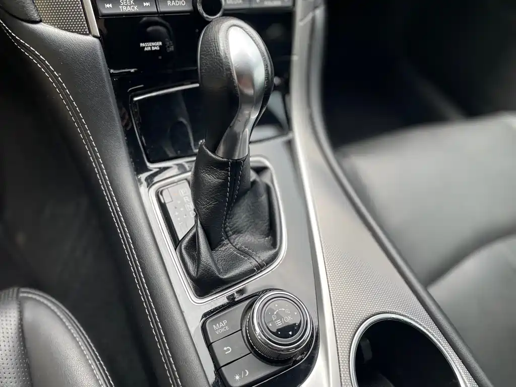 Infiniti Q50L 2017 — фото 14