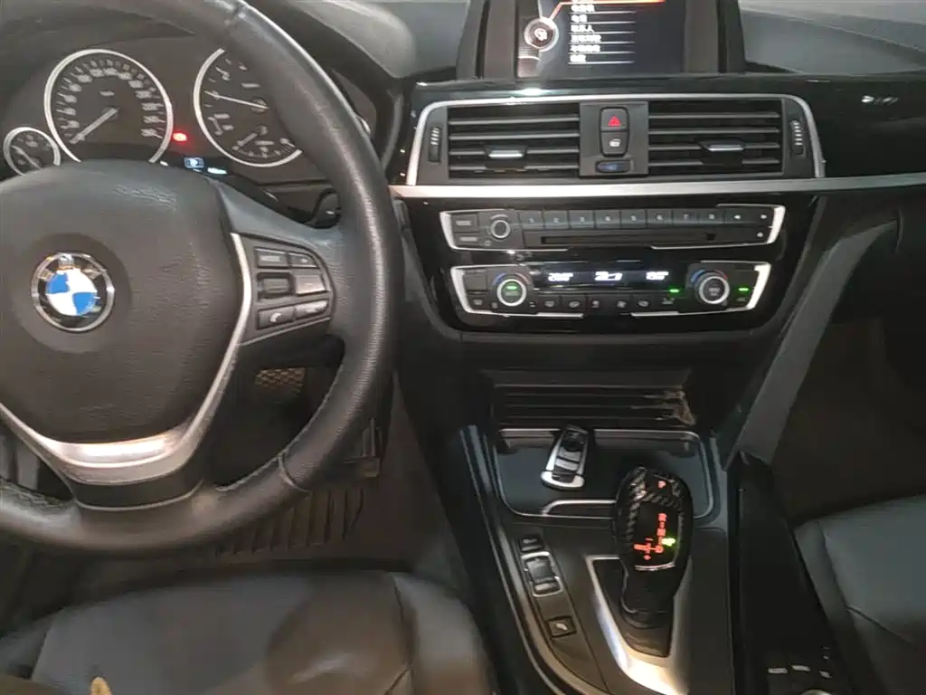 BMW 3 Series 2017 — фото 10