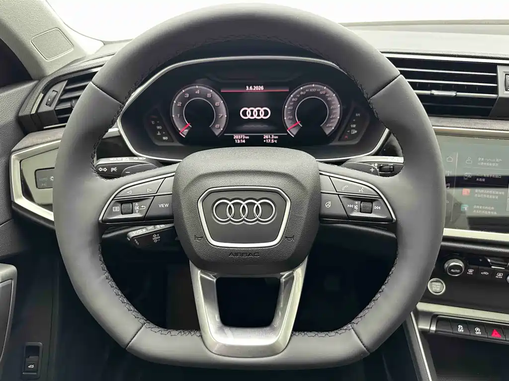 Audi Q3 2022 — фото 17