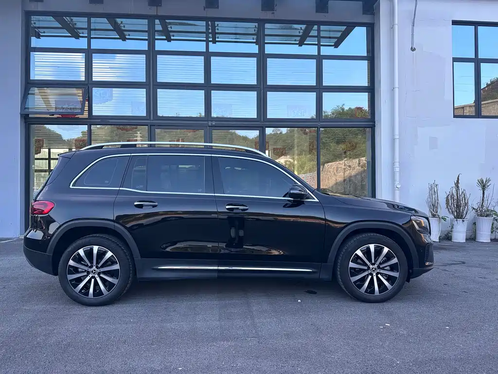 Mercedes-Benz GLB 2025 — фото 10