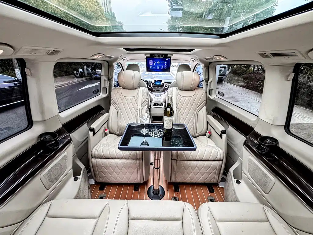 Mercedes-Benz V-Class 2021 — фото 27