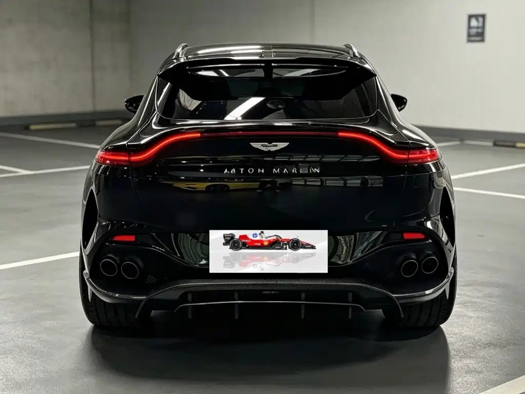 Aston Martin DBX 2021 — фото 2