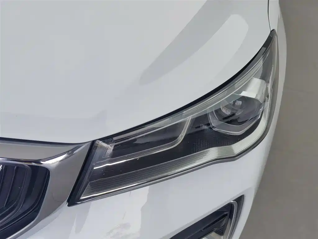 Geely Emgrand 2022