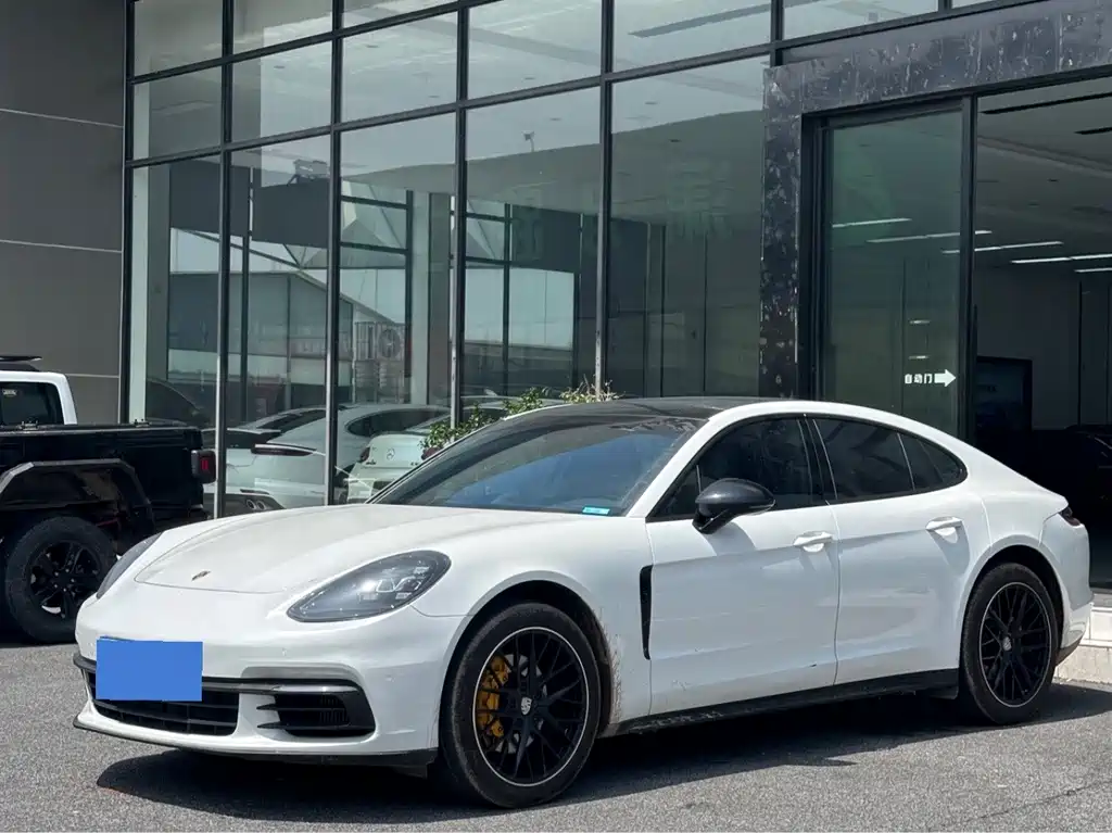 Porsche Panamera 2020 — фото 1