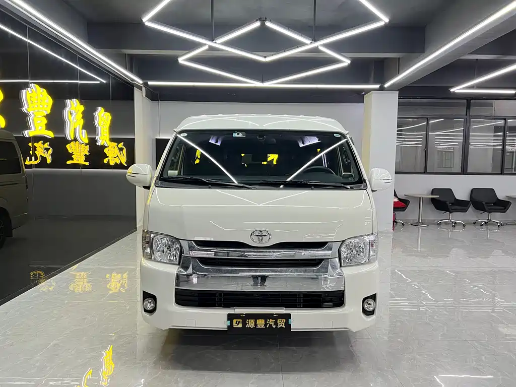 Toyota Hiace 2016 — фото 2