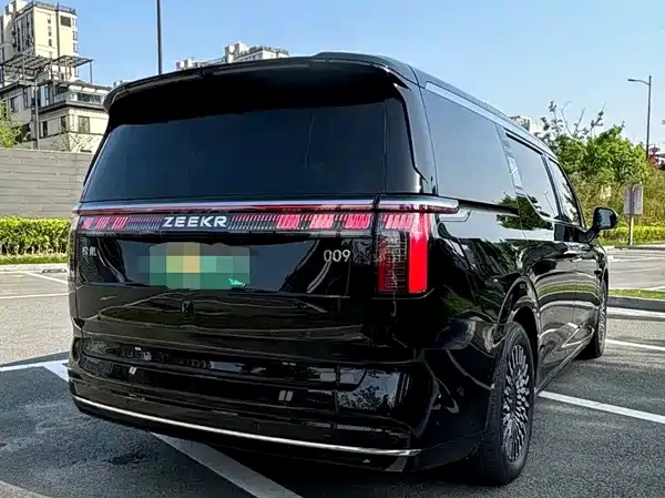 Zeekr 009 2025