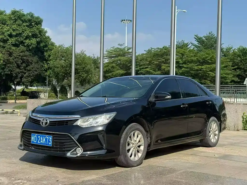 Toyota Camry 2017 — фото 1