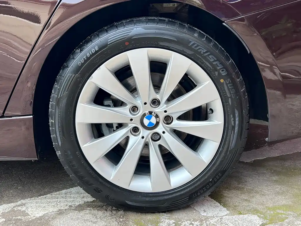 BMW 3 Series 2017 — фото 16