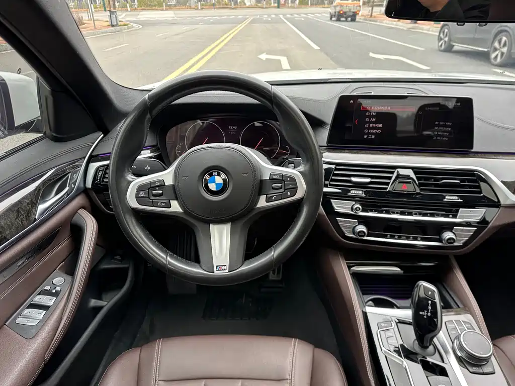 BMW 5 Series 2019 — фото 6