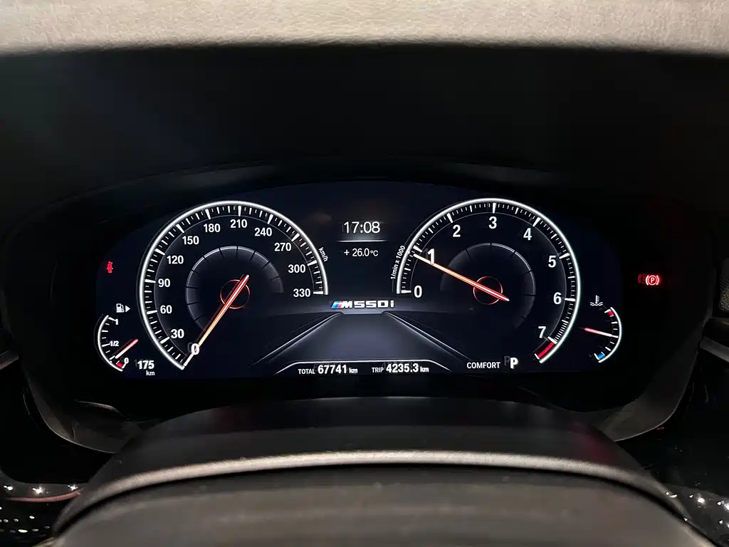 BMW 5 Series 2019 — фото 12
