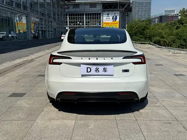 Tesla Model 3 2025