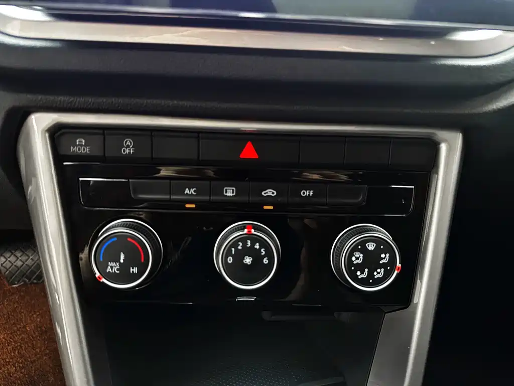 Volkswagen T-Roc 2022 — фото 11