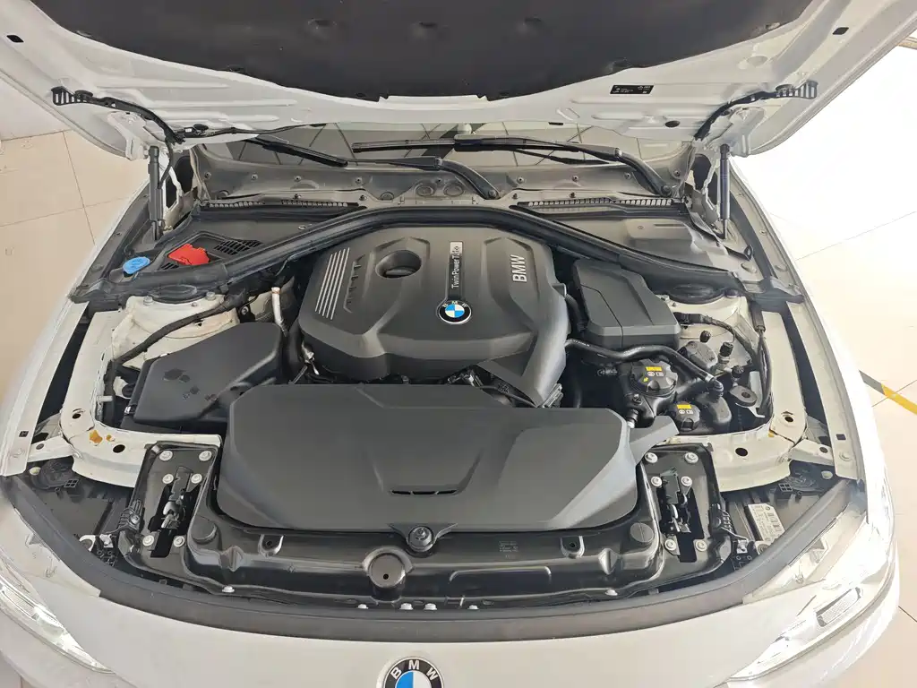 BMW 3 Series 2018 — фото 25