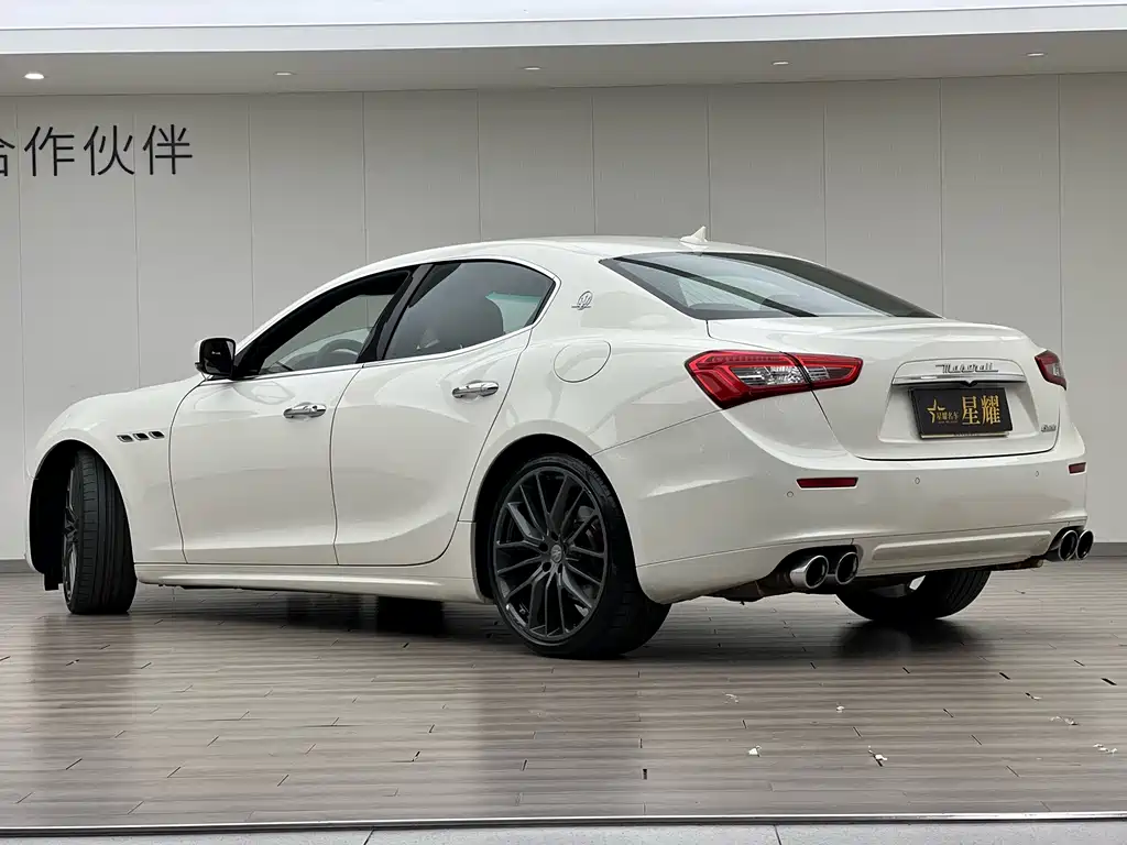 Maserati Ghibli 2016 — фото 18