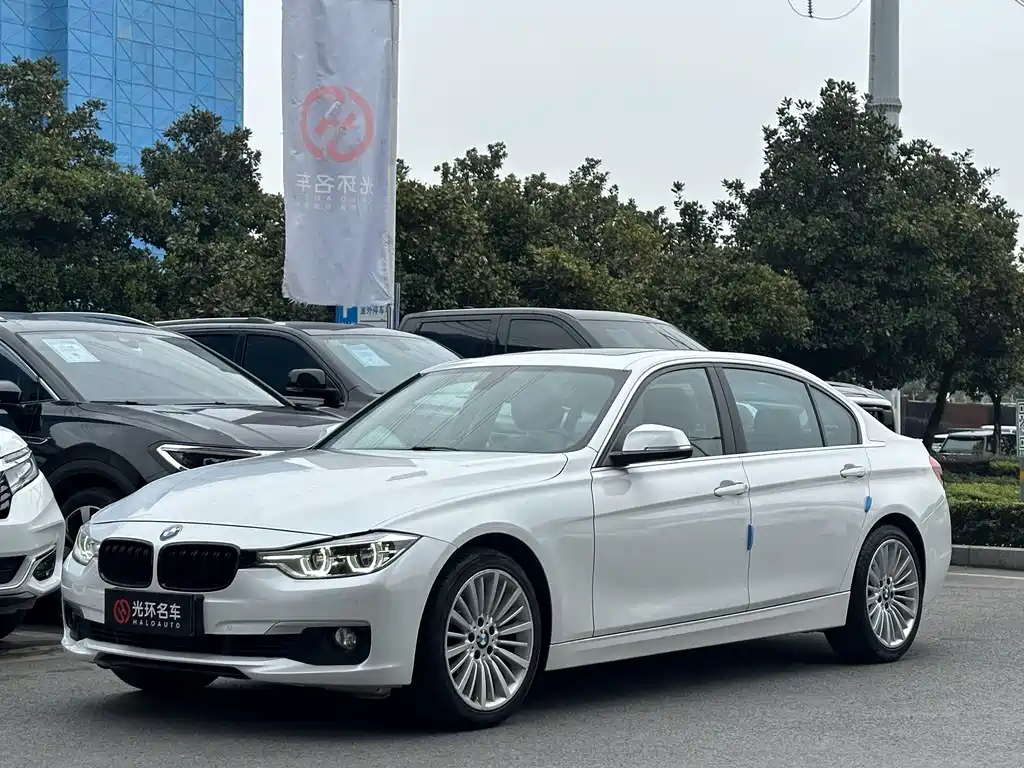 BMW 3 Series 2018 — фото 1