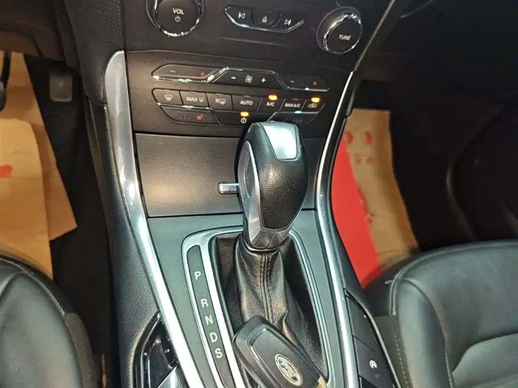 Ford Edge 2018 — фото 14