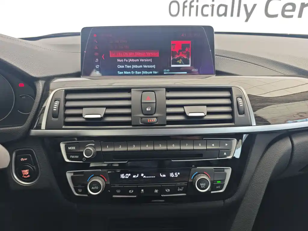 BMW 3 Series 2018 — фото 13