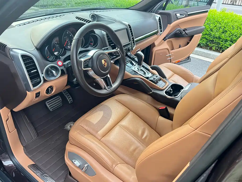 Porsche Cayenne 2016 — фото 17