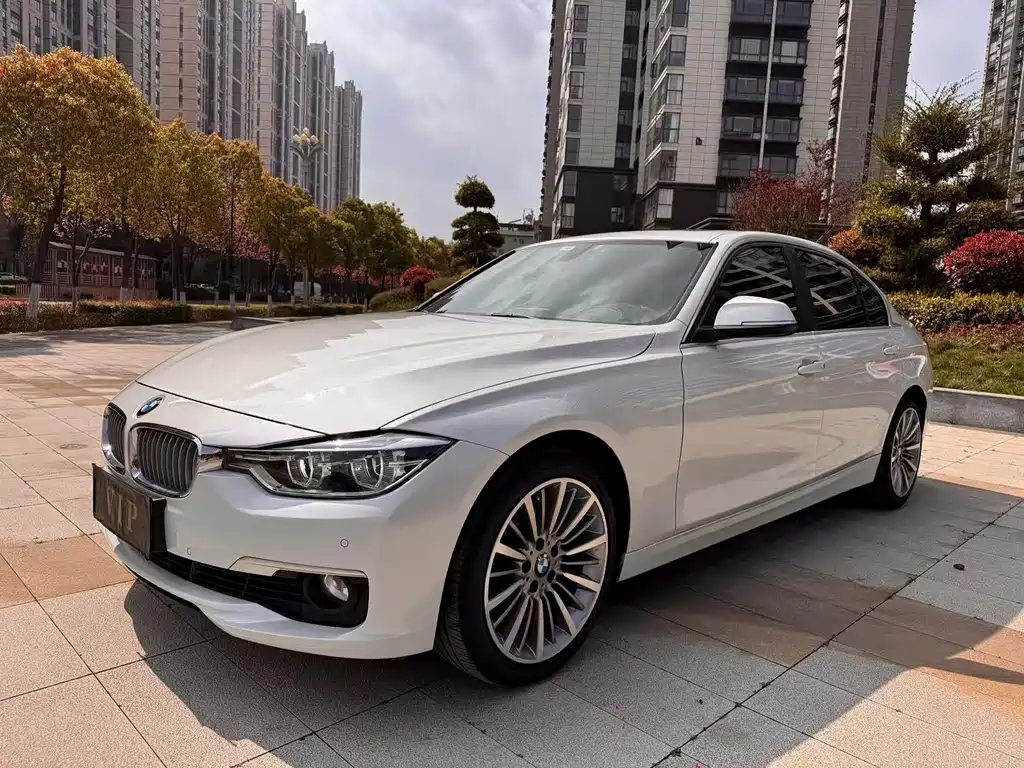 BMW 3 Series 2018 — фото 1