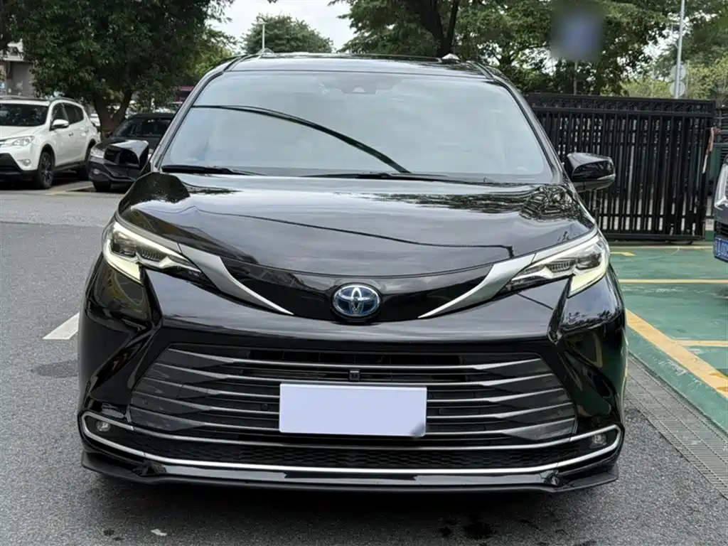 Toyota Sienna 2023 — фото 23